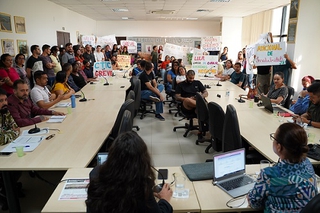 Reunião marca o início do diálogo entre a Reitoria e o comando de greve local.