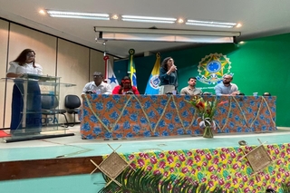 Durante o evento, estudantes indígenas protestaram contra falas de docente consideradas racistas.