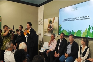 Iniciativa vai incluir a educação climática nos currículos e criar escolas resilientes, após eventos extremos afetarem 2,5 milhões de alunos em 2024.