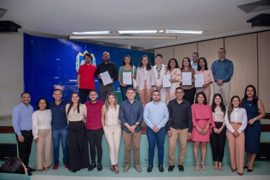 São técnicos administrativos e professores